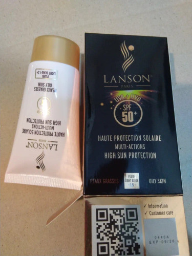 کرم ضدآفتاب رنگی لانسون SPF50 مدل مالتی اکشن، مناسب پوستهای چرب، حجم 40 میلیلیتر